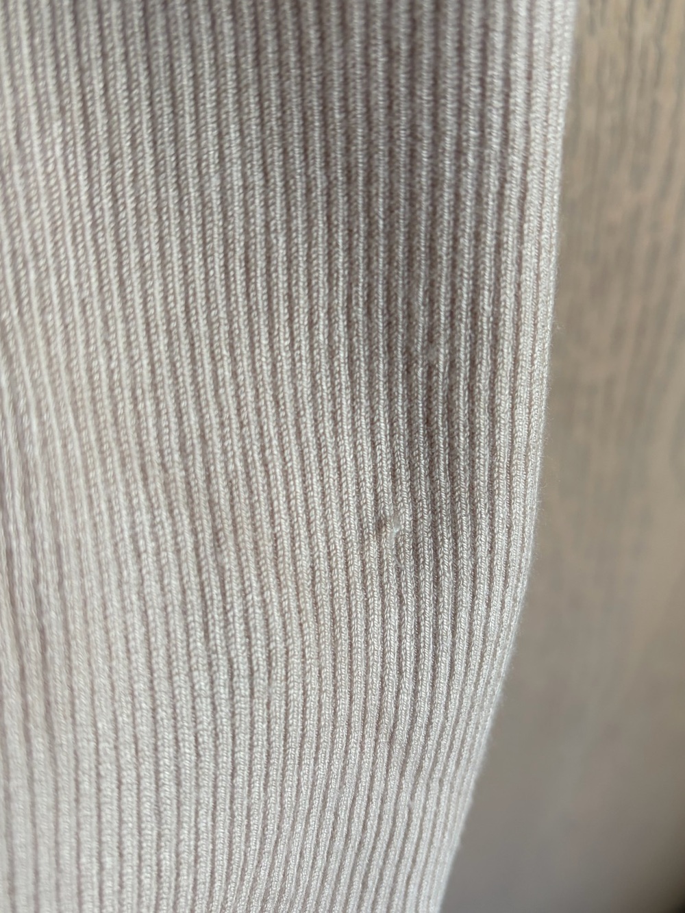 Tahari Cream Ribbed Floral Trim V-Neck Knit Top - Picture 5 of 5